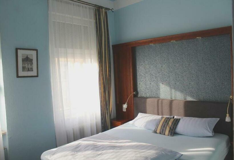 标准间, Am Roonplatz