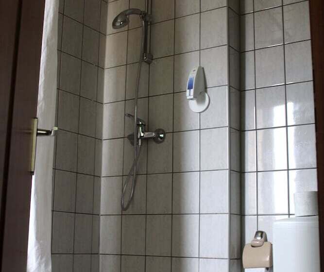 标准间, Am Roonplatz