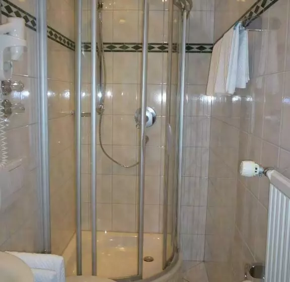 Standard Room, Die Post