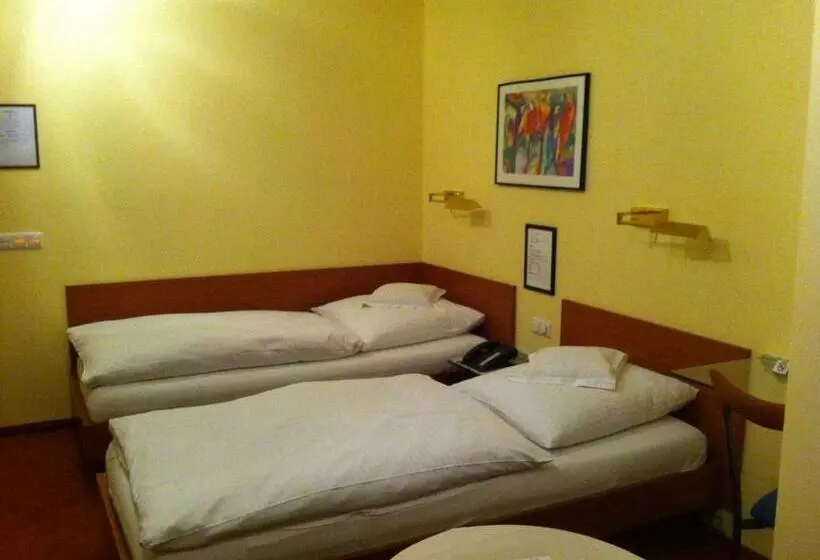 Standard Room, Die Post