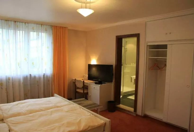Standard Room, Die Post