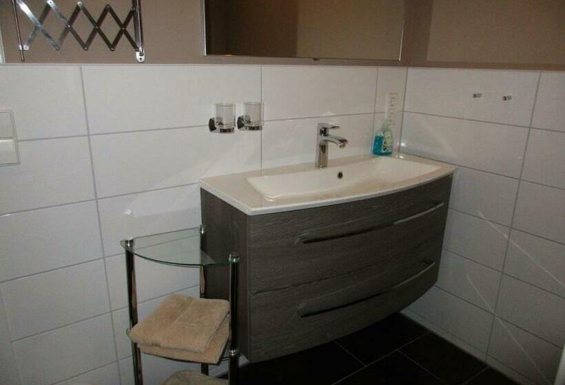 컴포트 룸, Garni Café Räpple