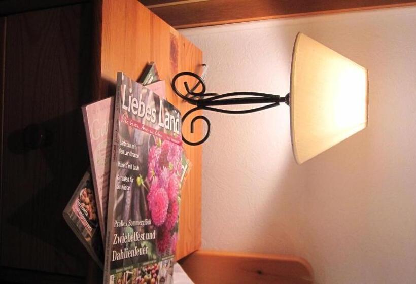 غرفة قياسية ثلاثية, Gastehaus Zur Linde