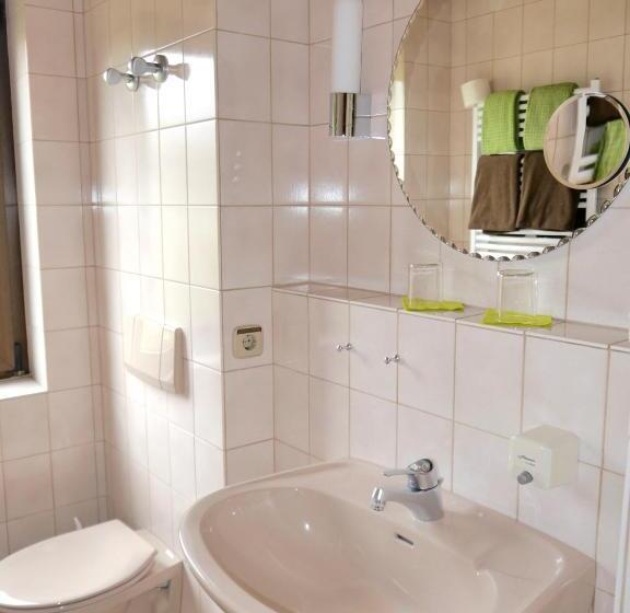 Quarto Estandar com Sacada, Landgasthof Jostalstüble