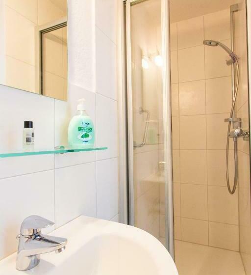 스탠다드 싱글 룸, Letj Briis