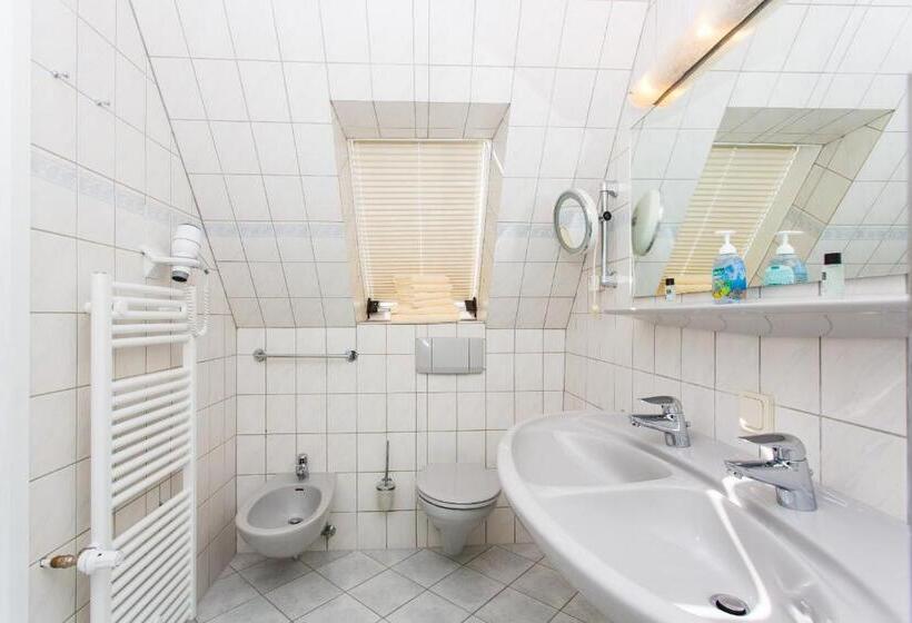 패밀리 스위트, Letj Briis