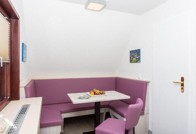 패밀리 스위트, Letj Briis