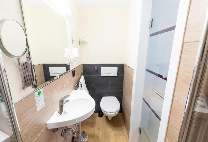 חדר קומפורט, Porta Nigra