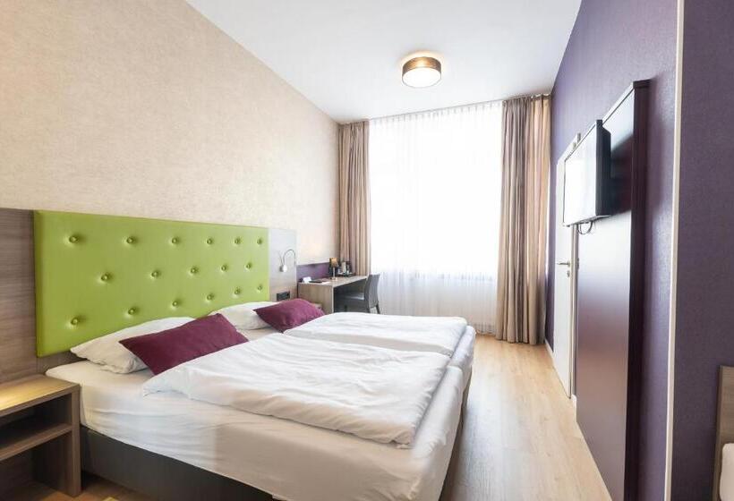 Quarto Triplo Comfort, Porta Nigra