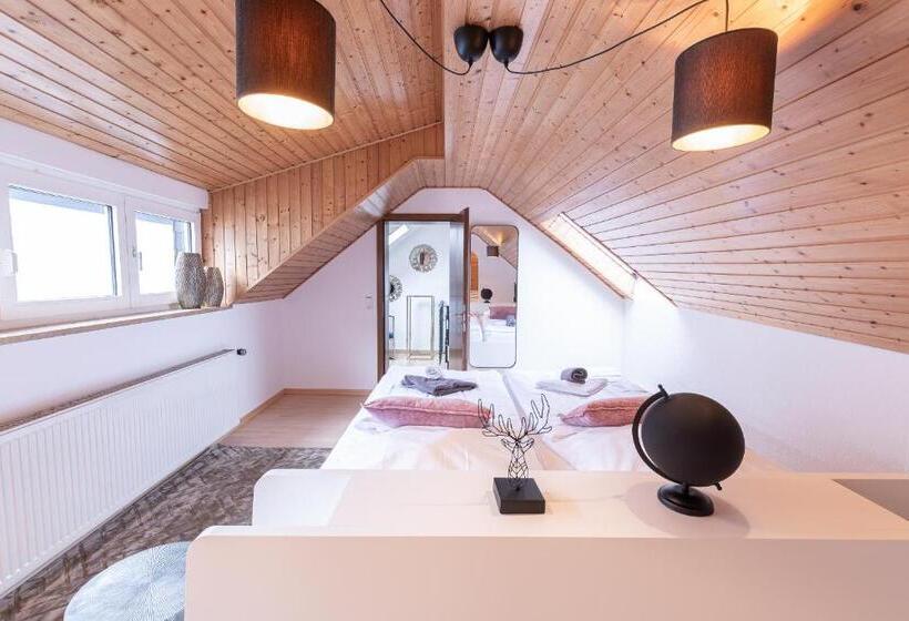 דירת שני חדרים, Porta Nigra