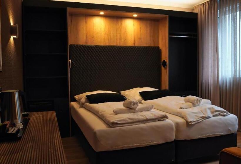 חדר דלוקס לארבעה, Porta Nigra