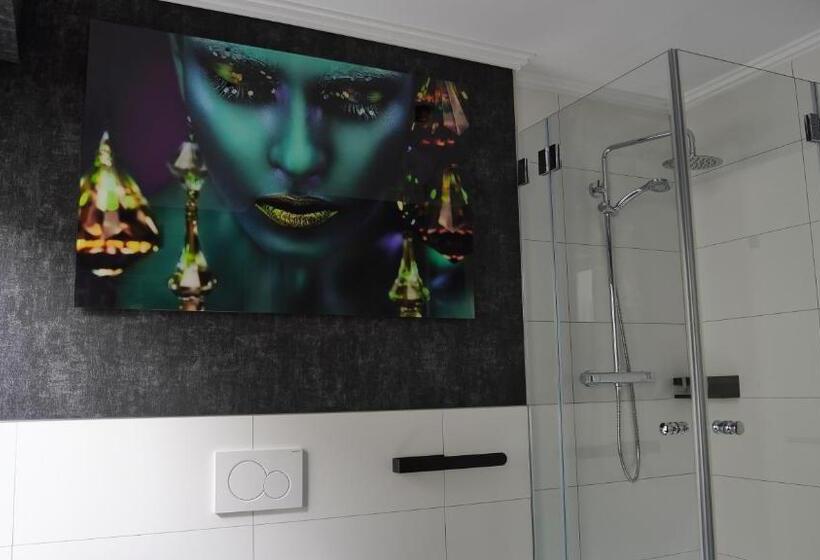 חדר דלוקס לארבעה, Porta Nigra