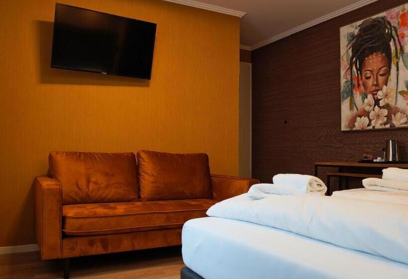 חדר דלוקס לארבעה, Porta Nigra