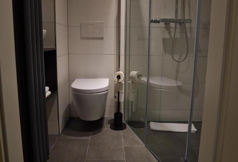 Quarto Quádruplo Deluxe, Porta Nigra