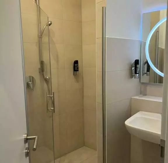 Camera Standard Singola Bagno Condiviso, Slamba Hostel