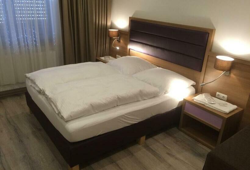 اتاق استاندارد با سرویس بهداشتی مشترک, Slamba Hostel