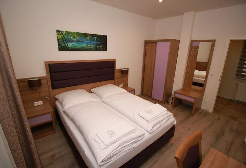 اتاق استاندارد با سرویس بهداشتی مشترک, Slamba Hostel