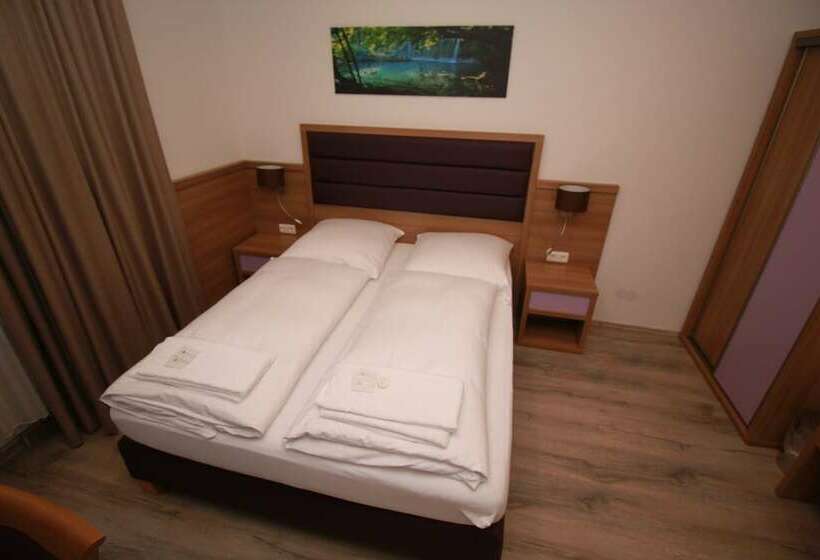 اتاق استاندارد با سرویس بهداشتی مشترک, Slamba Hostel