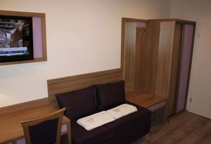 Camera Deluxe, Slamba Hostel