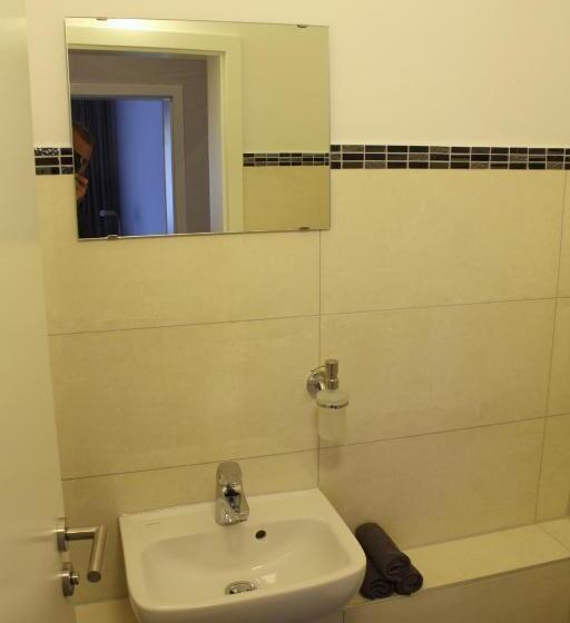 تختخواب در اتاق مشترک, Slamba Hostel