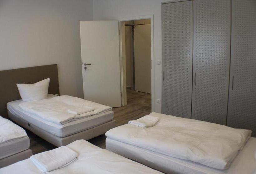 تختخواب در اتاق مشترک, Slamba Hostel