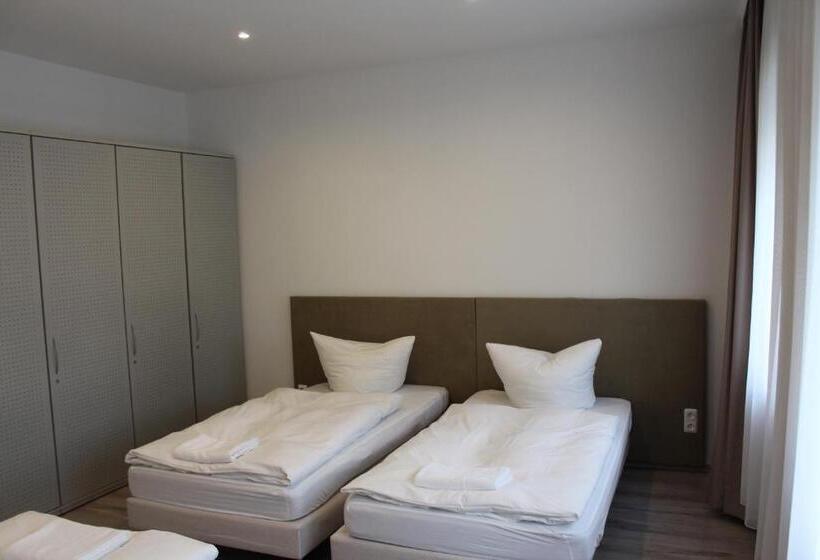 تختخواب در اتاق مشترک, Slamba Hostel