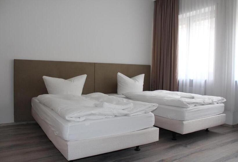 تختخواب در اتاق مشترک, Slamba Hostel