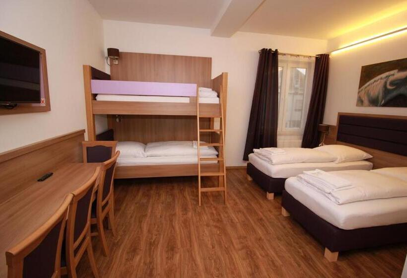 اتاق لوکس چهار تخته, Slamba Hostel