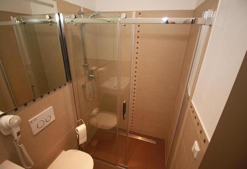 اتاق استاندارد با آشپزخانه, Slamba Hostel