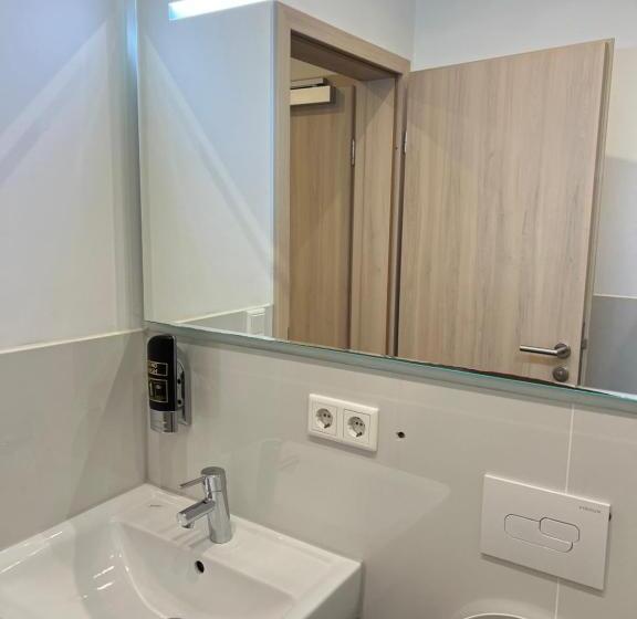 اتاق استاندارد یک نفره, Slamba Hostel