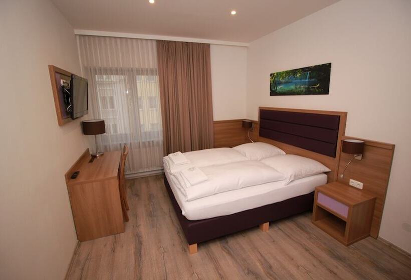 اتاق استاندارد با سرویس بهداشتی مشترک, Slamba Hostel