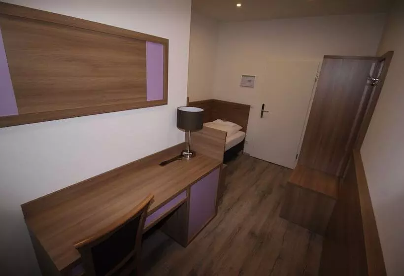 Camera Standard Singola Bagno Condiviso, Slamba Hostel
