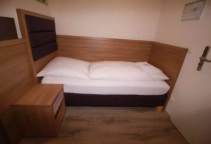 Camera Standard Singola Bagno Condiviso, Slamba Hostel