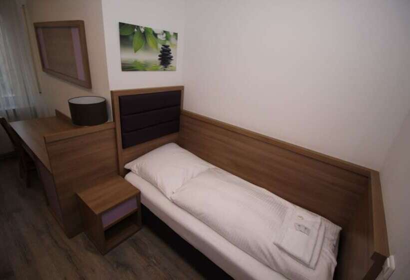 اتاق استاندارد یک نفره, Slamba Hostel