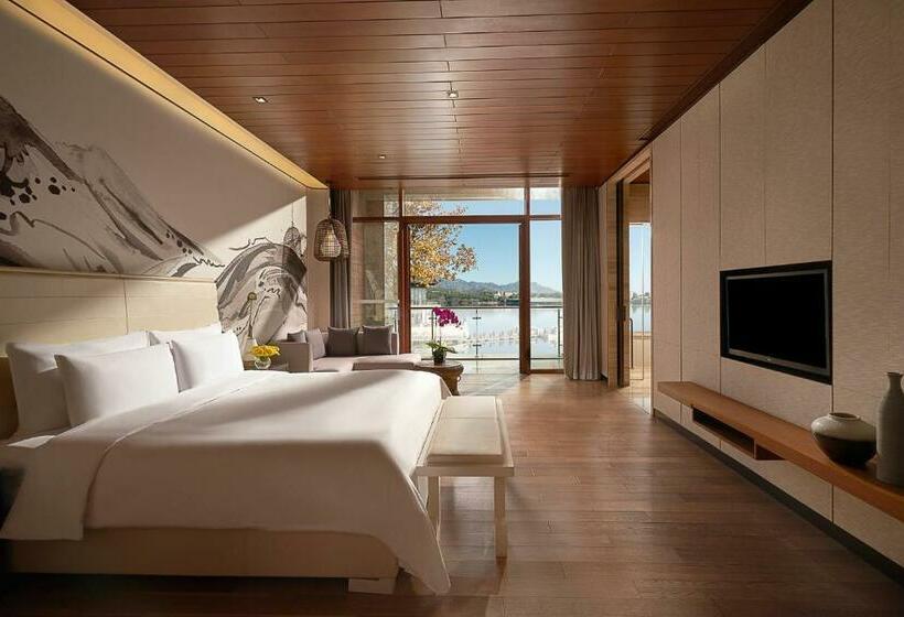 Номер Стандарт Вид на Озеро, Yanqi Hotel, Managed By Kempinski