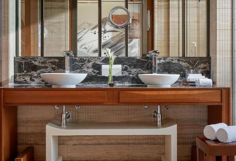 Suite with lake view, Yanqi Hotel, Managed By Kempinski