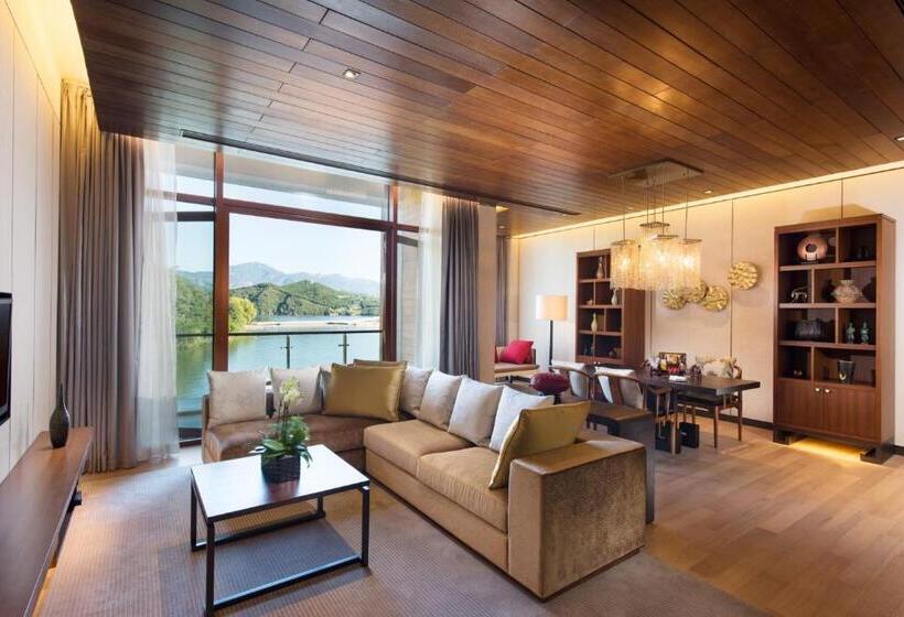 Suite with lake view, Yanqi Hotel, Managed By Kempinski