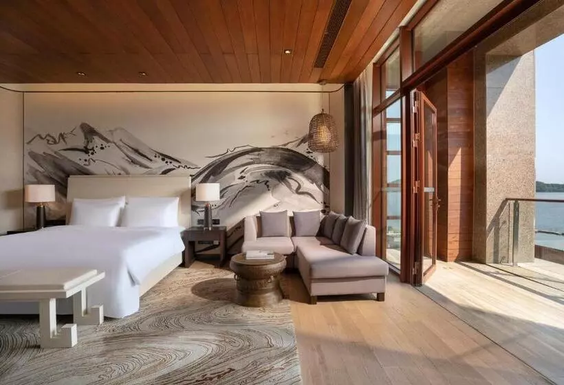 Suite with lake view, Yanqi Hotel, Managed By Kempinski