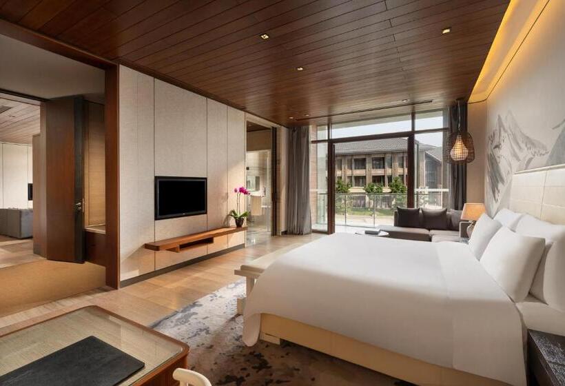 Suite with lake view, Yanqi Hotel, Managed By Kempinski