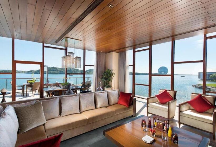 Suite with lake view, Yanqi Hotel, Managed By Kempinski