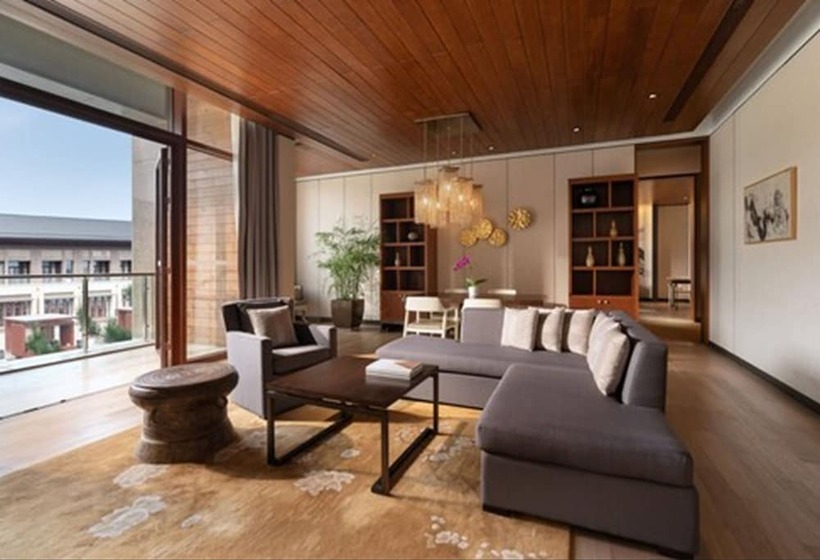 Suite with lake view, Yanqi Hotel, Managed By Kempinski