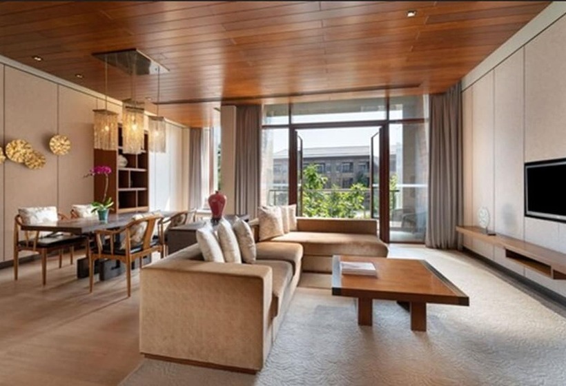 Suite with lake view, Yanqi Hotel, Managed By Kempinski