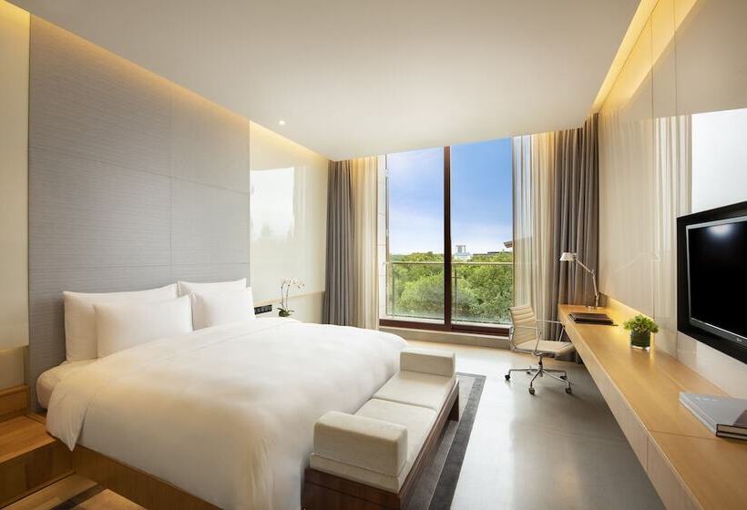 Suite with lake view, Yanqi Hotel, Managed By Kempinski