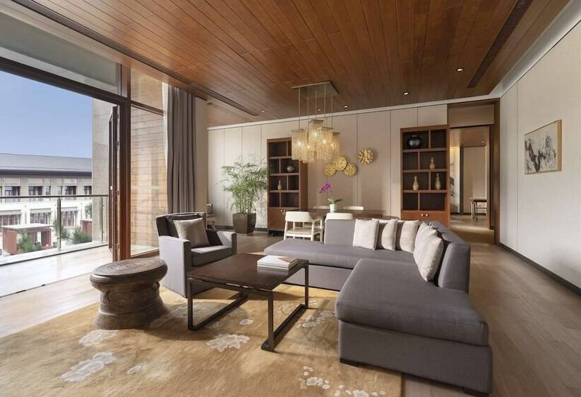 Suite with lake view, Yanqi Hotel, Managed By Kempinski