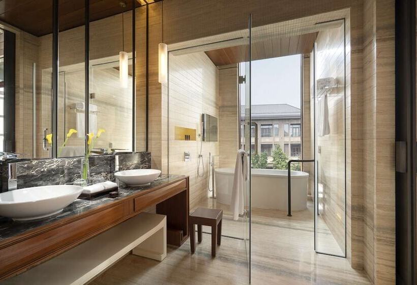 Suite with lake view, Yanqi Hotel, Managed By Kempinski