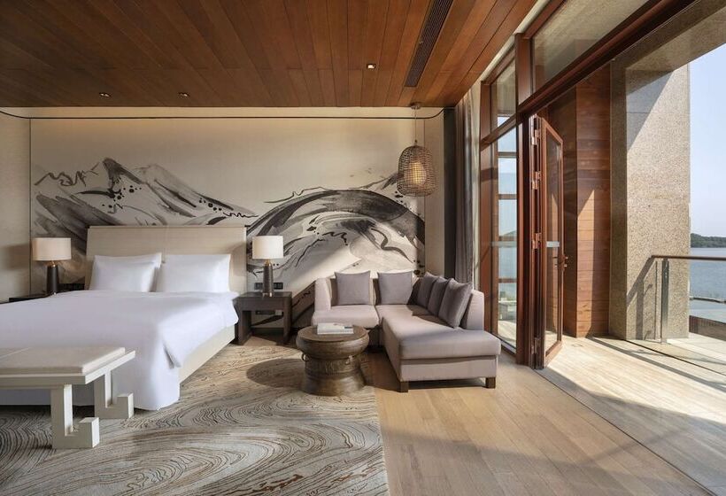 Suite with lake view, Yanqi Hotel, Managed By Kempinski