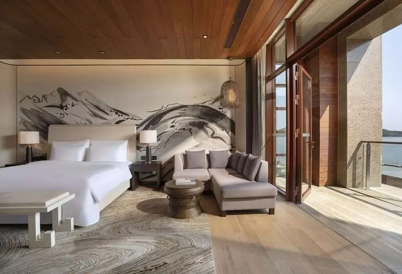 Suite with lake view, Yanqi Hotel, Managed By Kempinski