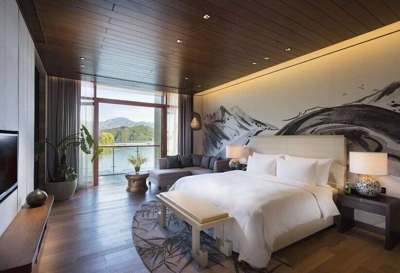 Suite with lake view, Yanqi Hotel, Managed By Kempinski
