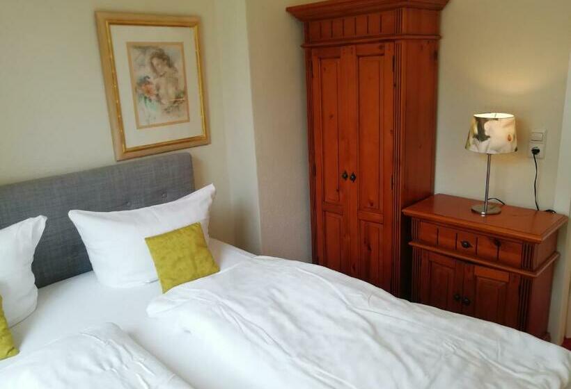 Полулюкс, Waldhotel Forsthaus Remstecken