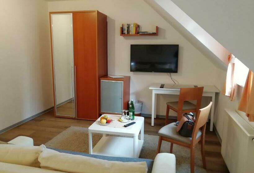 Полулюкс, Waldhotel Forsthaus Remstecken